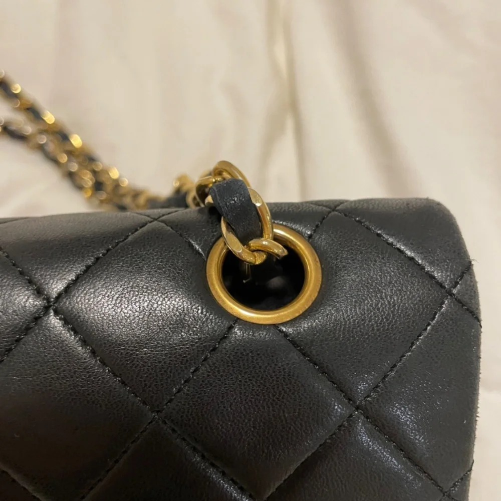 CHANEL 1990 Vintage Lambskin Quilted Medium Double Flap Black Handbag - Picture 7 of 10